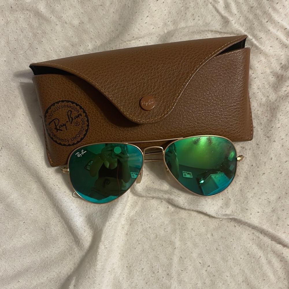 Green ray-Ban aviator sunglasses. Size small